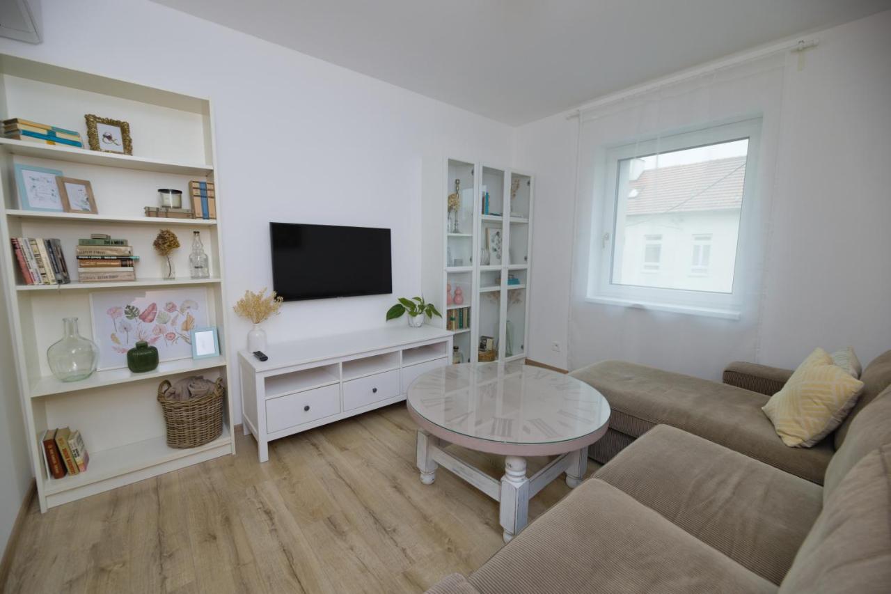 Central Apartment - Folk District Bratislava Exterior foto